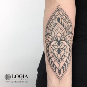 tatuaje-brazo-mandala-logiabarcelona-ana-godoy     